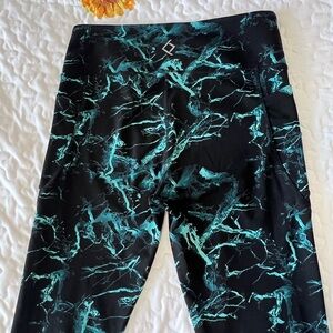 Women's NEW BSP Black and Teal 7/8 Leggings NEW Size XL